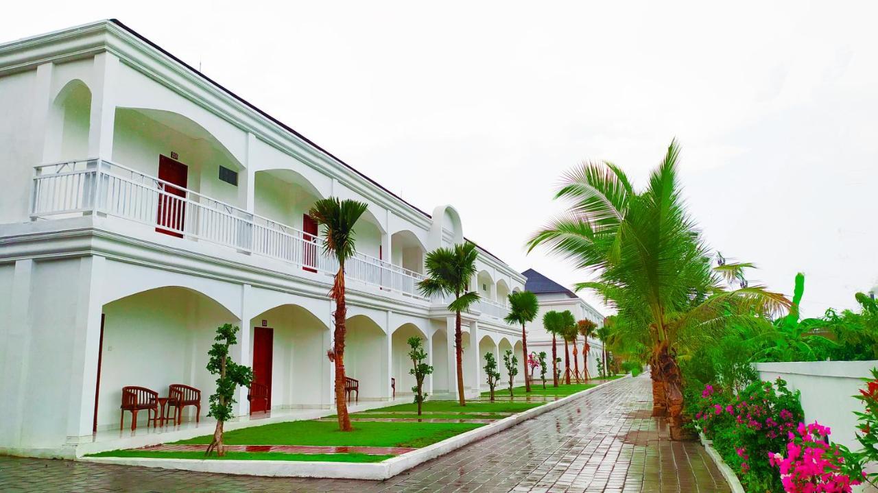 Puri Lovina Hotel Exterior photo
