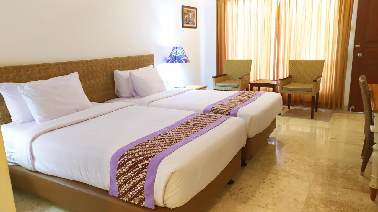 Puri Lovina Hotel Exterior photo