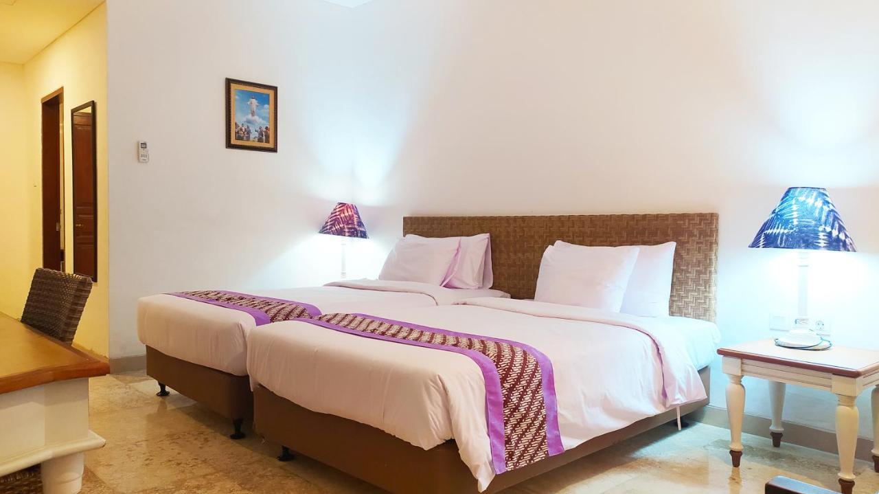 Puri Lovina Hotel Exterior photo