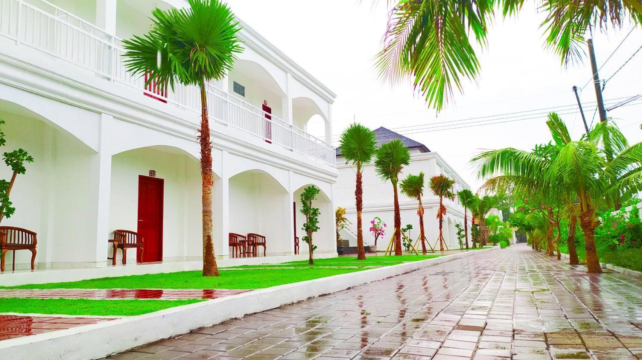 Puri Lovina Hotel Exterior photo
