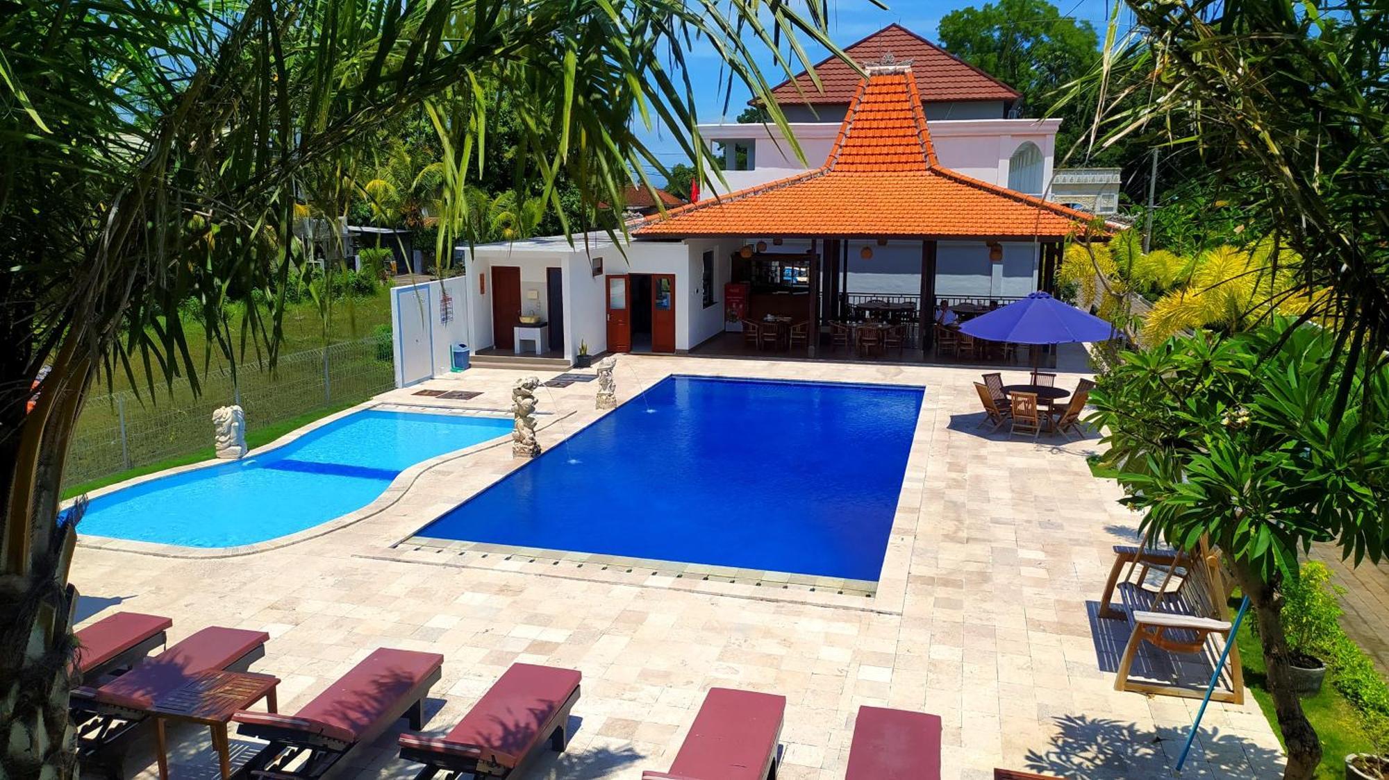 Puri Lovina Hotel Exterior photo