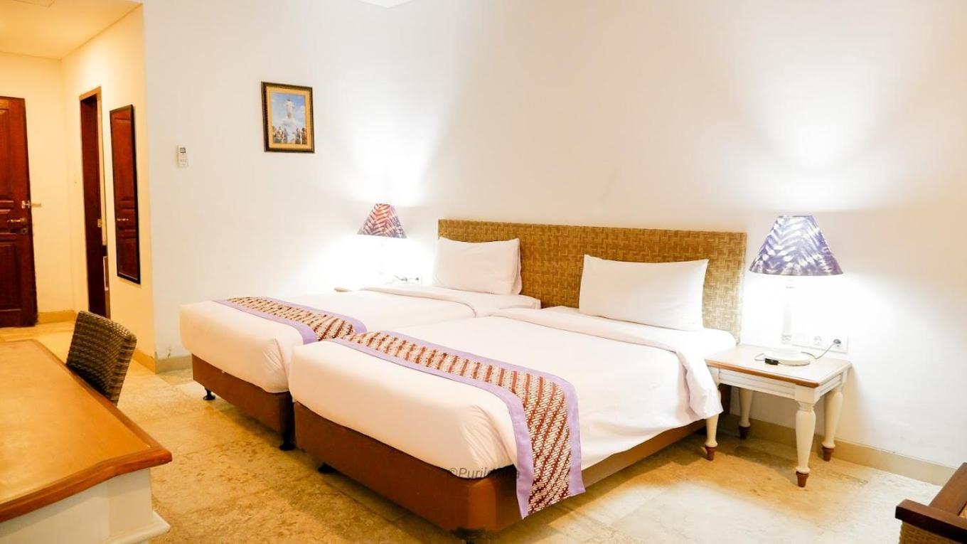 Puri Lovina Hotel Exterior photo