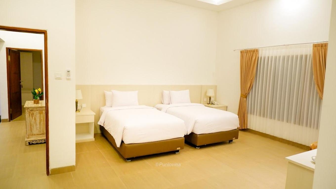 Puri Lovina Hotel Exterior photo