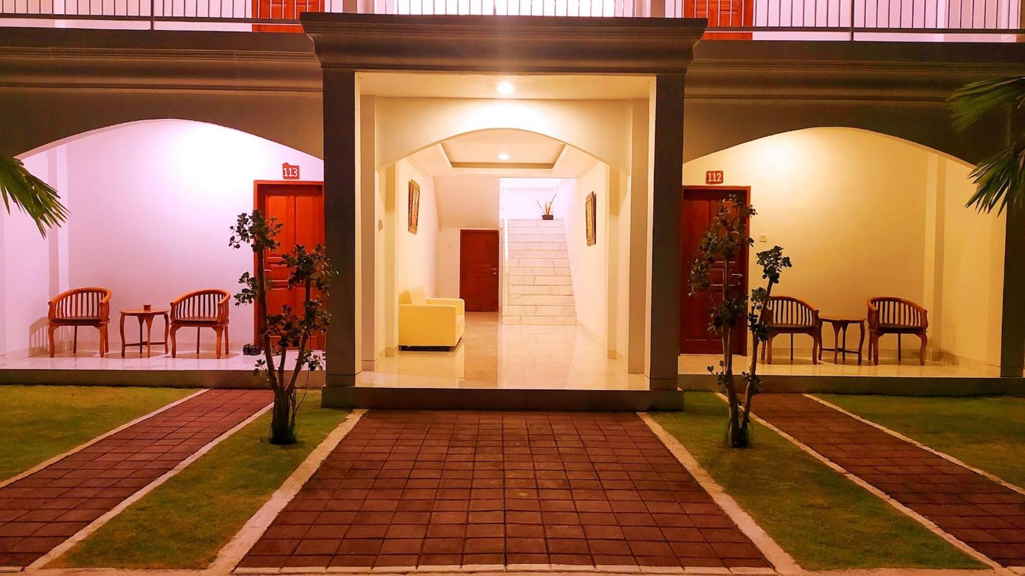 Puri Lovina Hotel Exterior photo