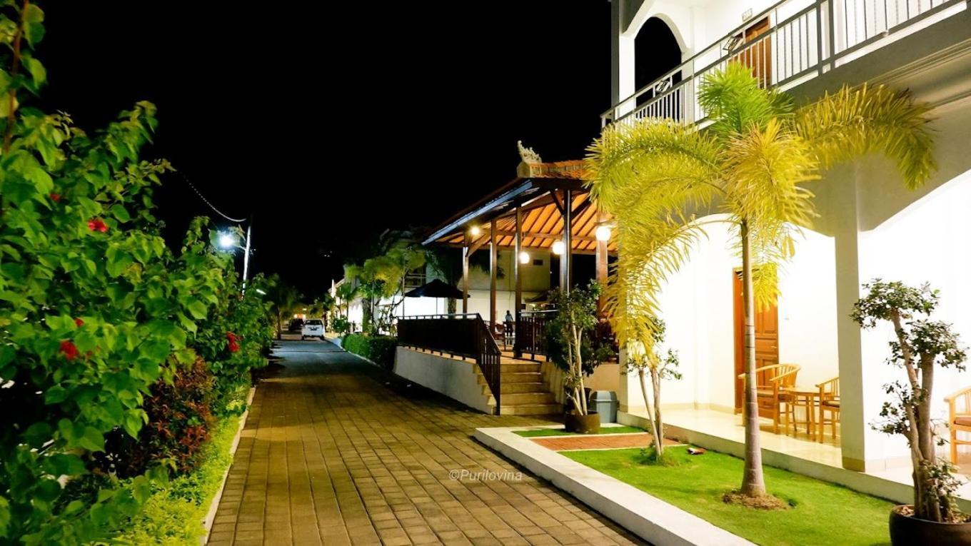 Puri Lovina Hotel Exterior photo